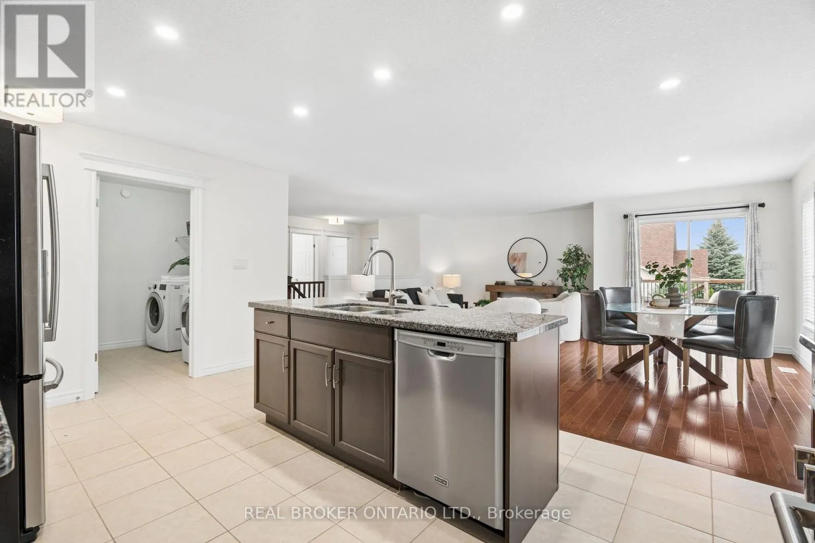 236 RIDGE TOP CRESCENT