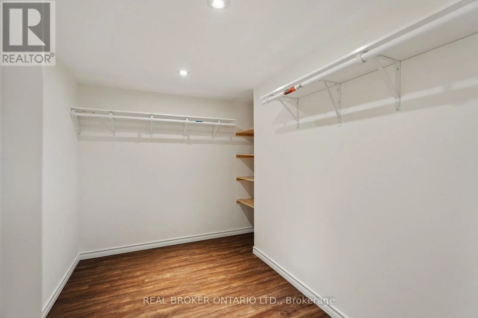 236 RIDGE TOP CRESCENT