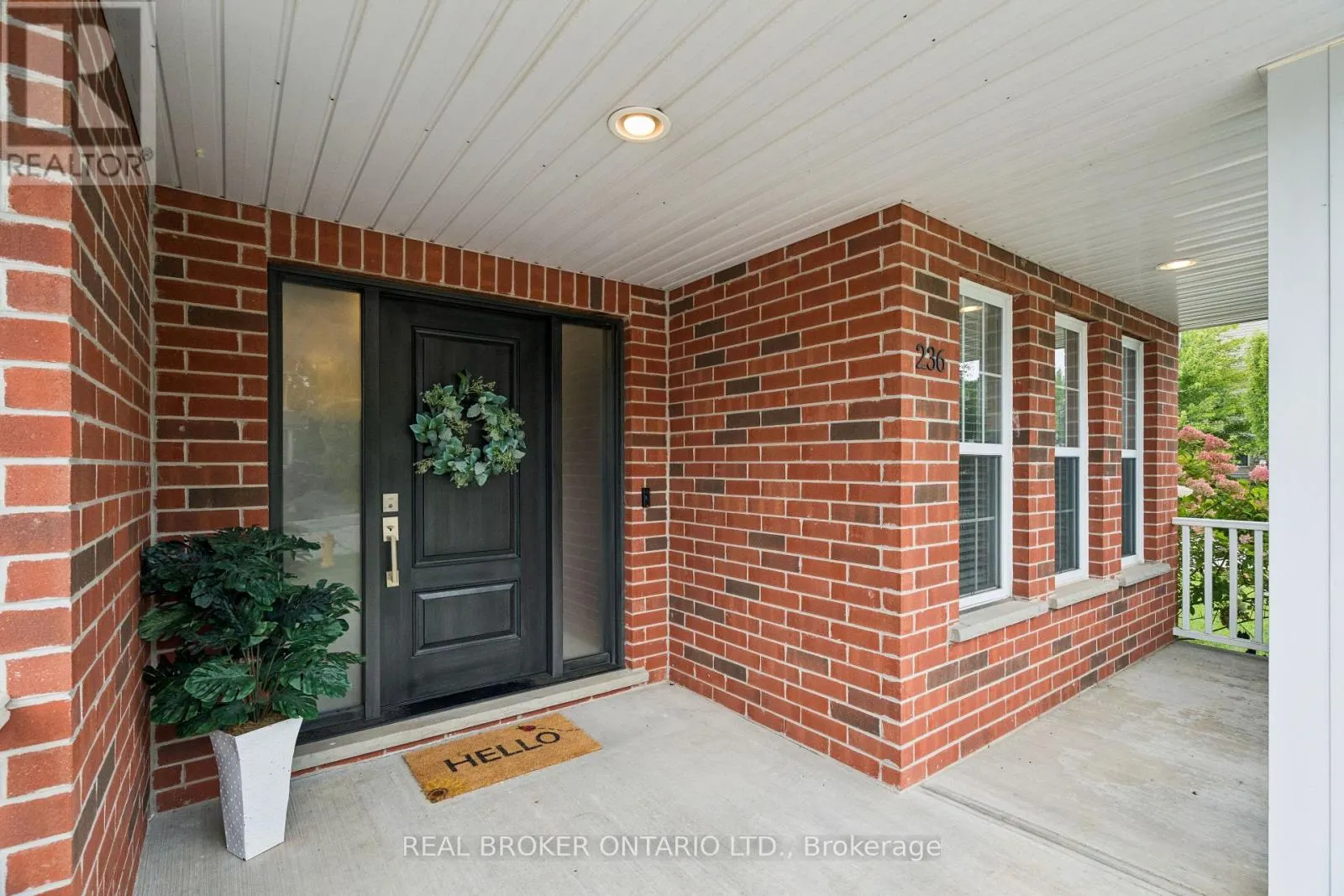 236 RIDGE TOP CRESCENT