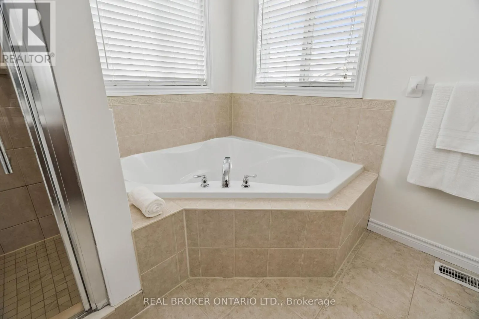 236 RIDGE TOP CRESCENT