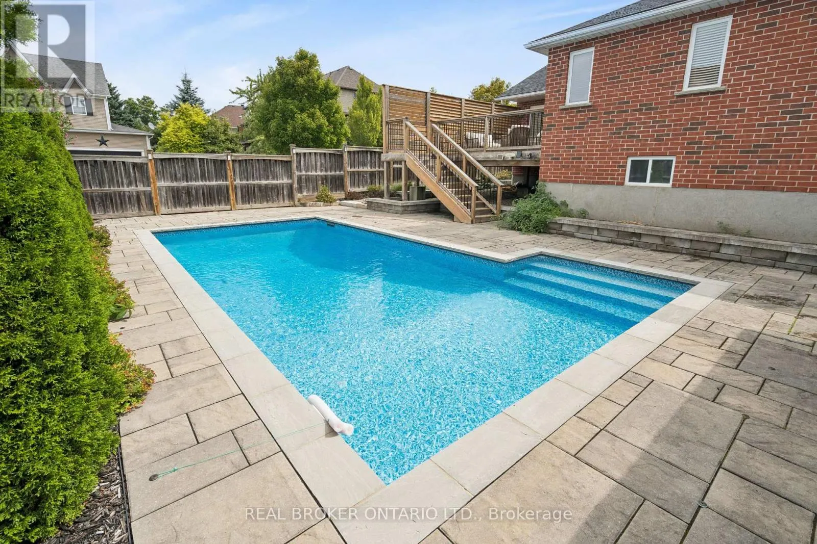 236 RIDGE TOP CRESCENT