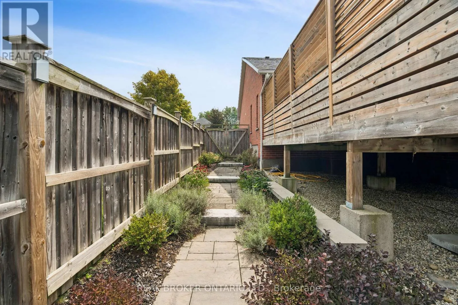 236 RIDGE TOP CRESCENT