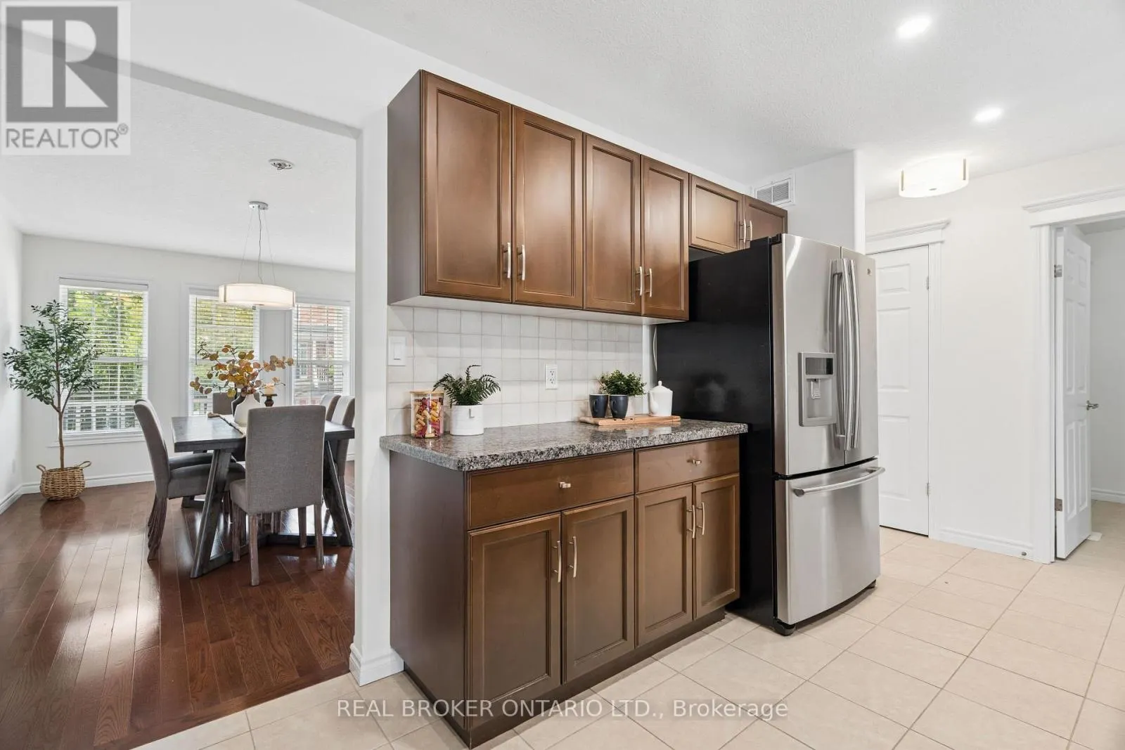 236 RIDGE TOP CRESCENT