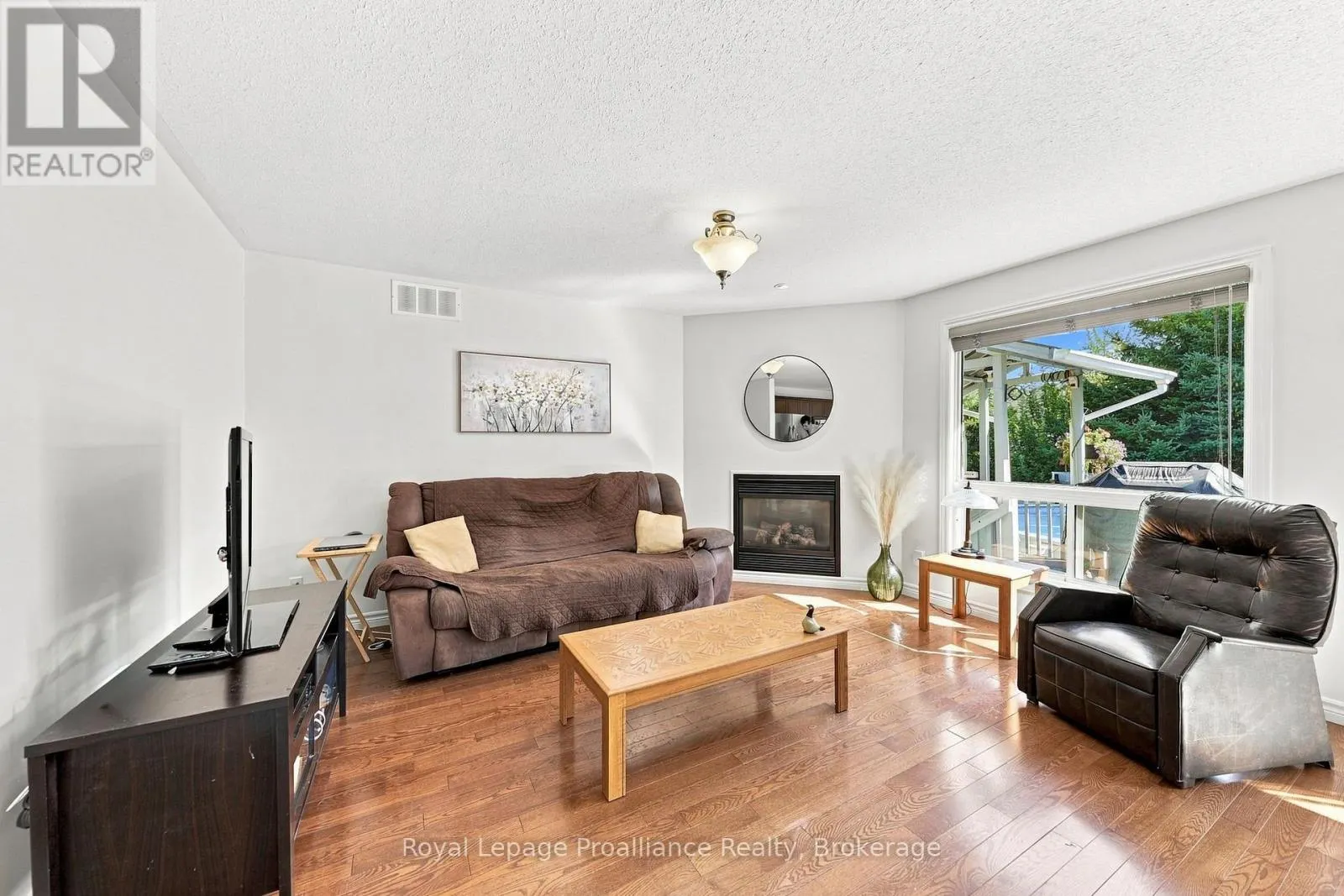 9 SENECA DRIVE