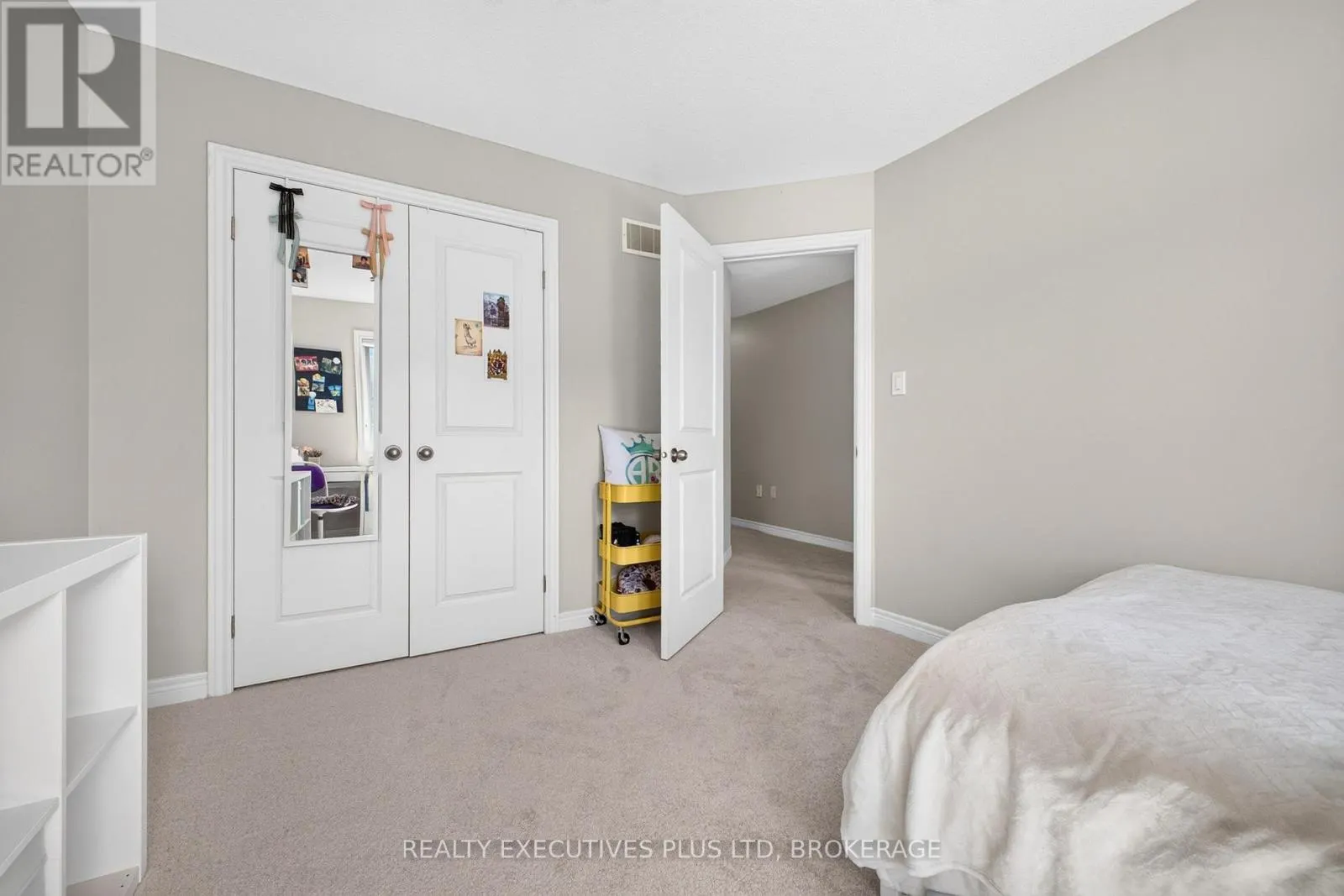 9 - 43 KERMAN AVENUE #9