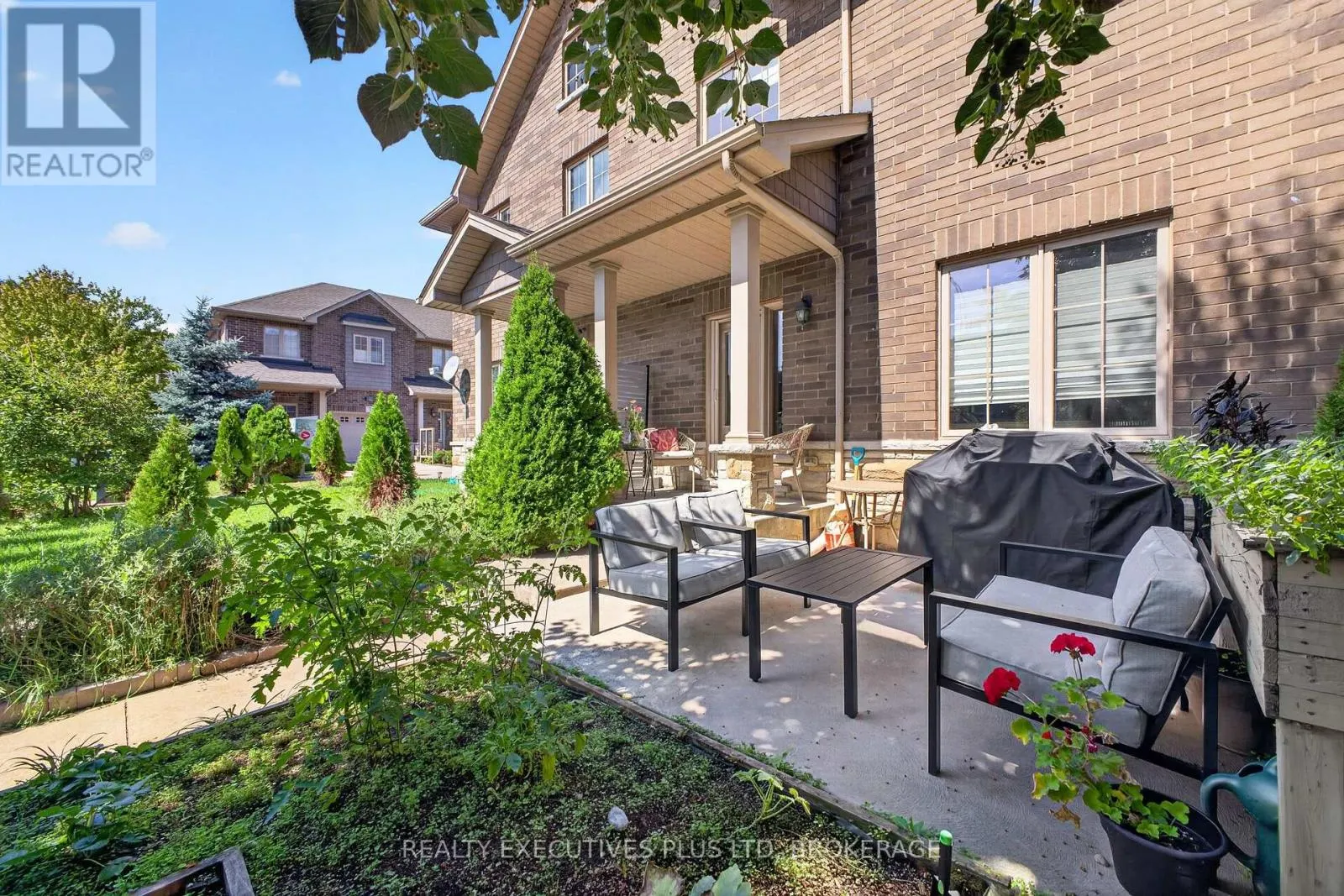 9 - 43 KERMAN AVENUE #9
