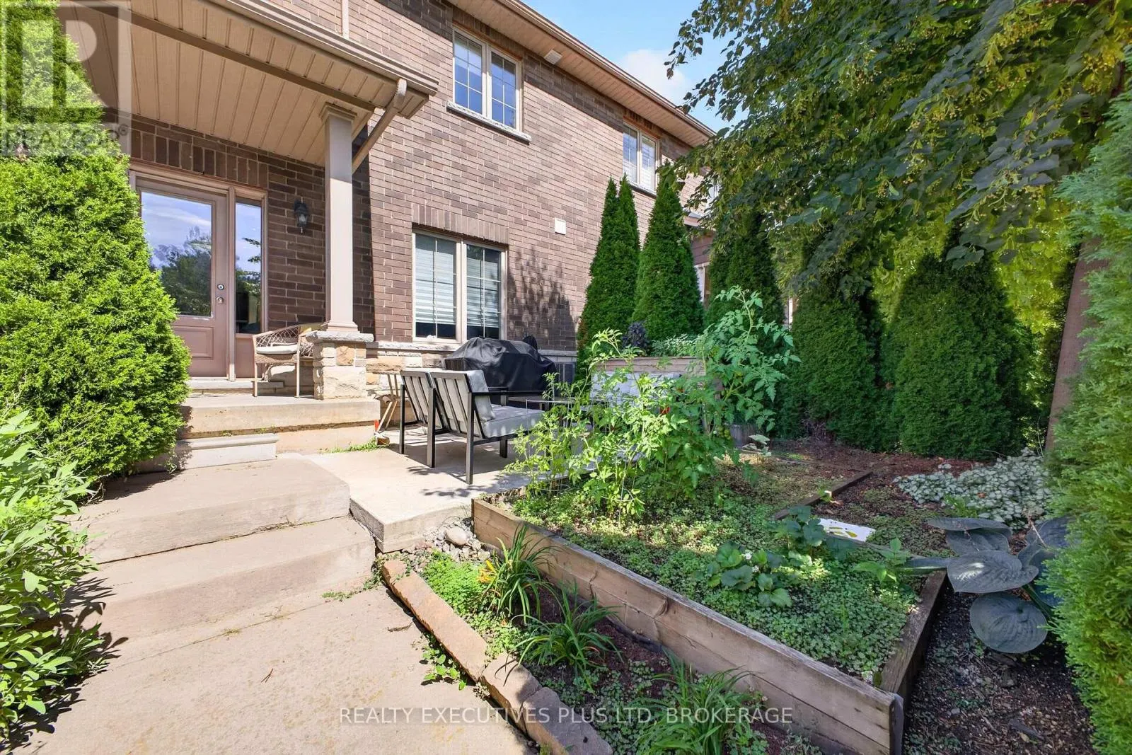 9 - 43 KERMAN AVENUE #9