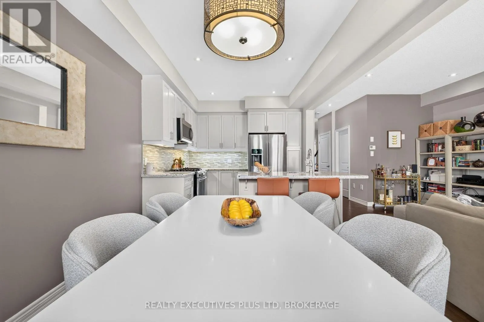 9 - 43 KERMAN AVENUE #9