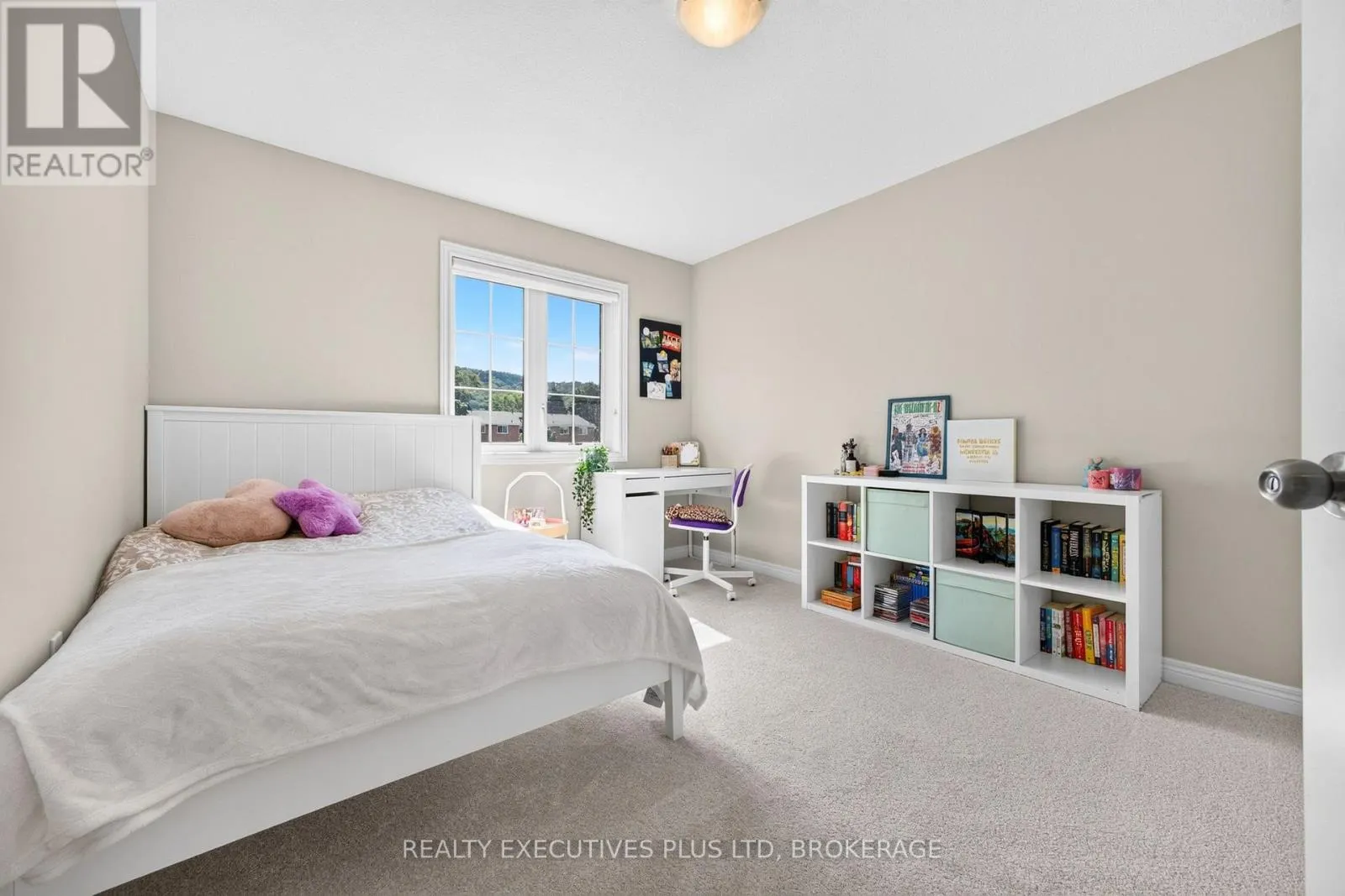 9 - 43 KERMAN AVENUE #9