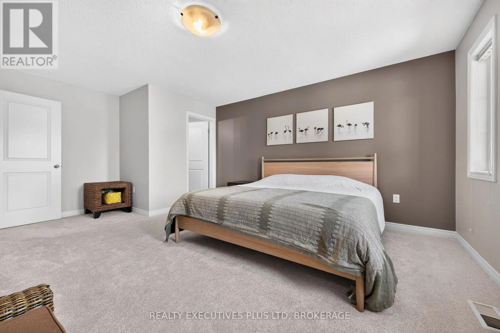 9 - 43 KERMAN AVENUE #9