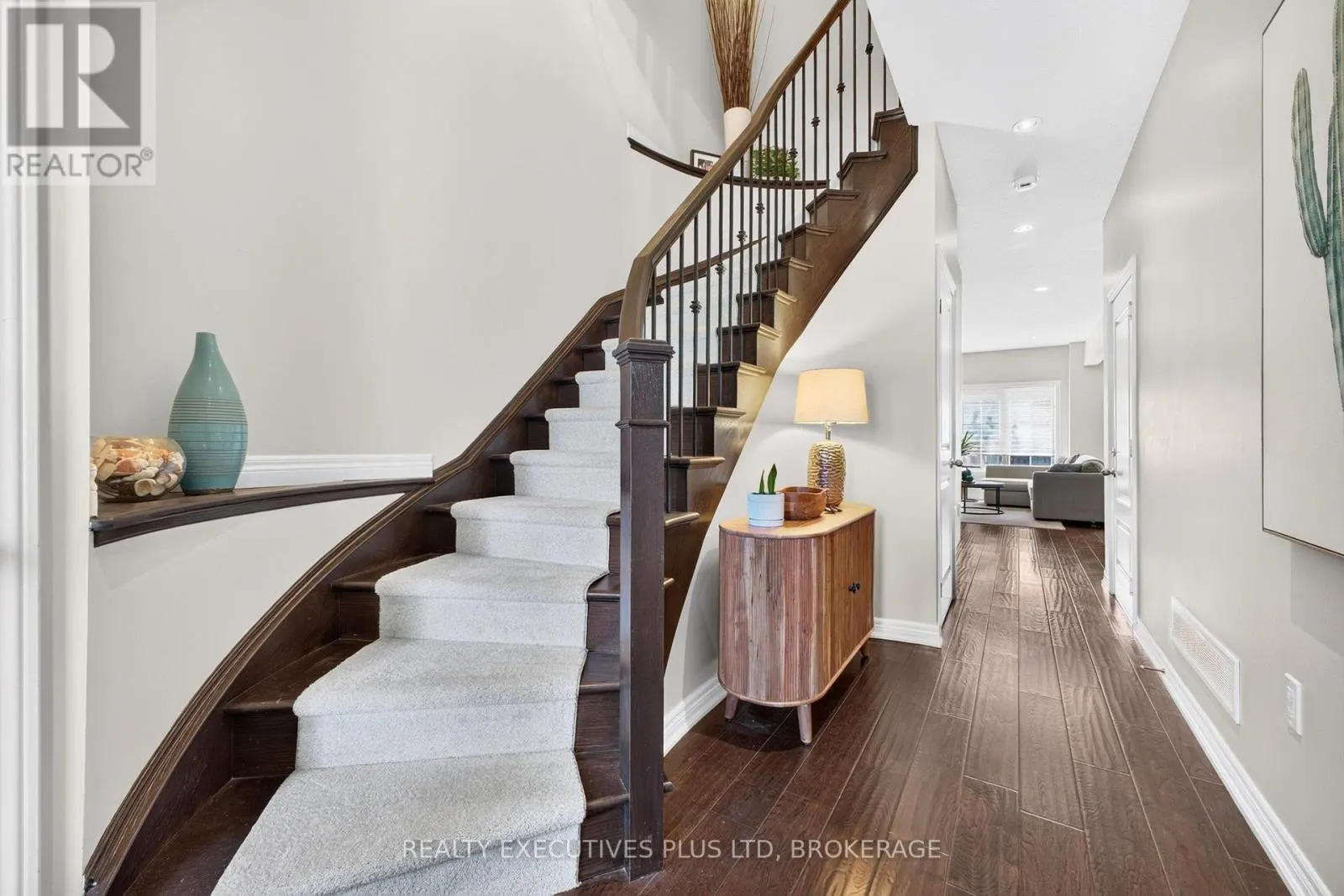 9 - 43 KERMAN AVENUE #9