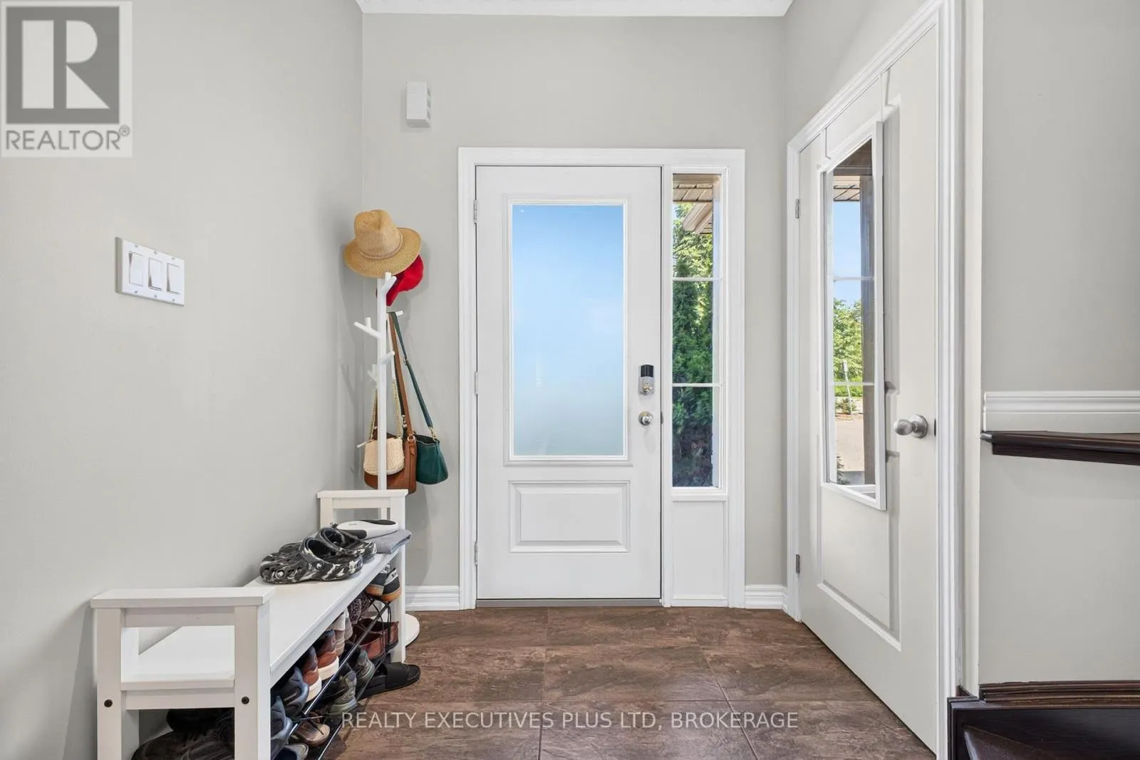 9 - 43 KERMAN AVENUE #9
