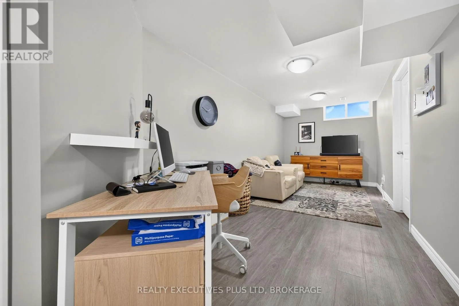 9 - 43 KERMAN AVENUE #9