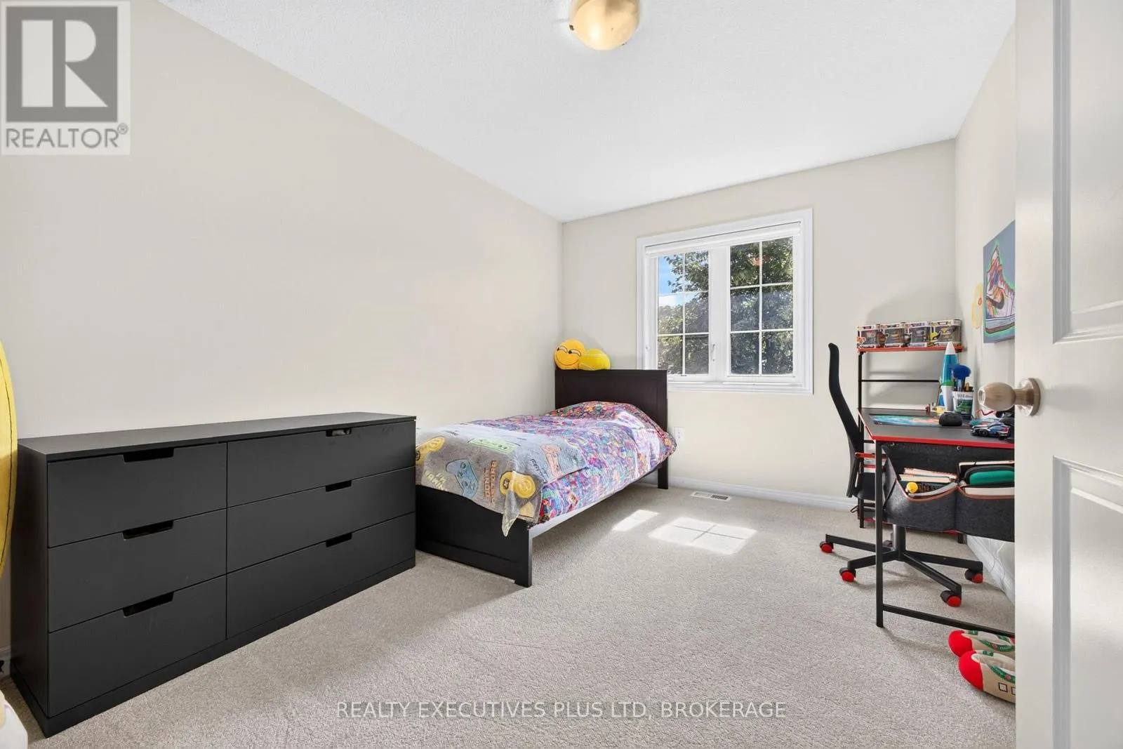 9 - 43 KERMAN AVENUE #9