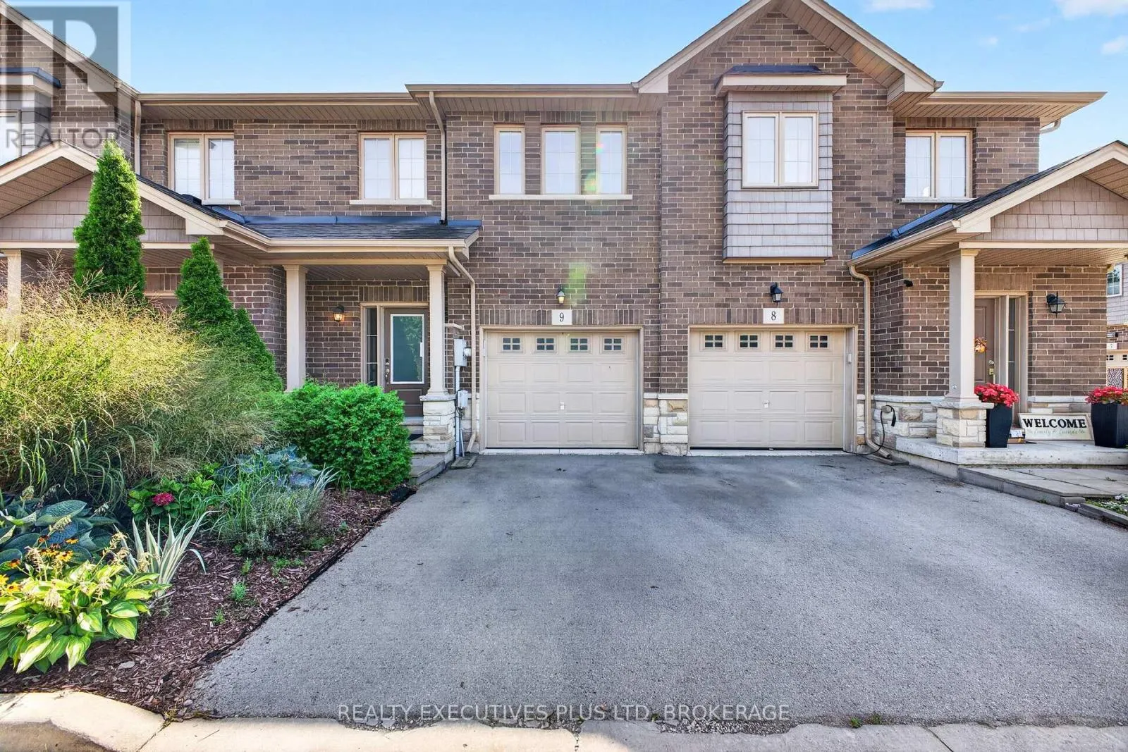 9 - 43 KERMAN AVENUE #9