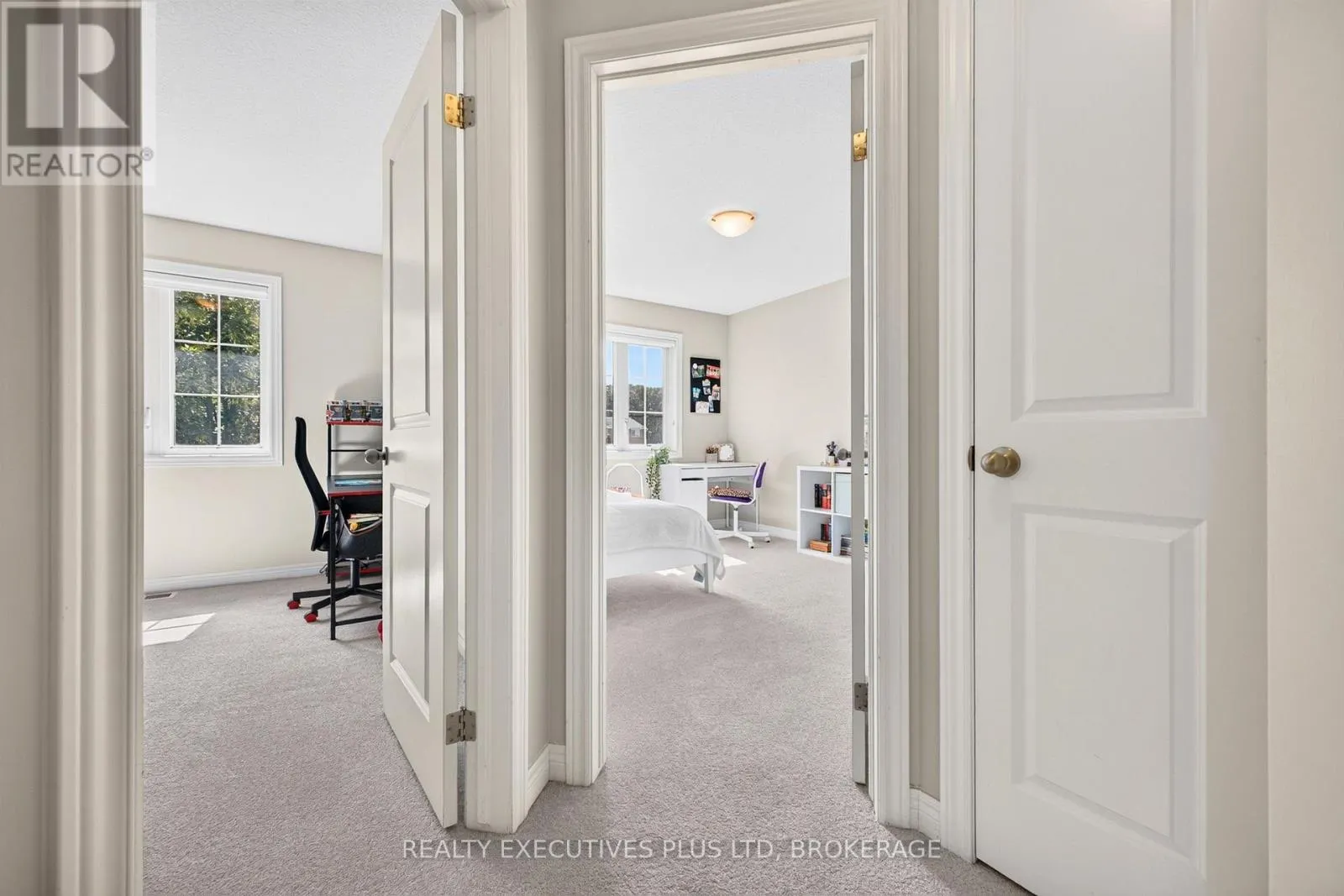 9 - 43 KERMAN AVENUE #9