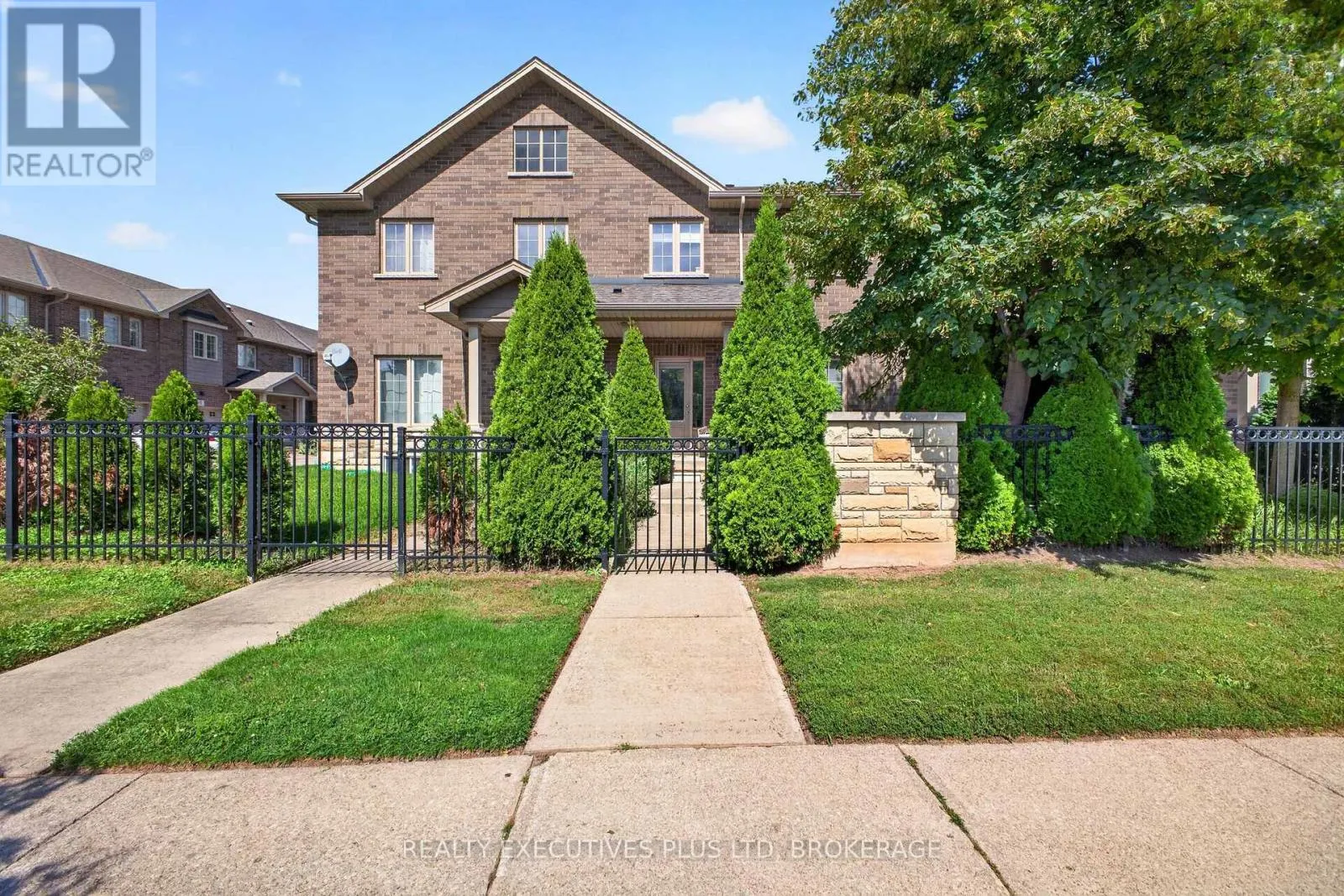 9 - 43 KERMAN AVENUE #9