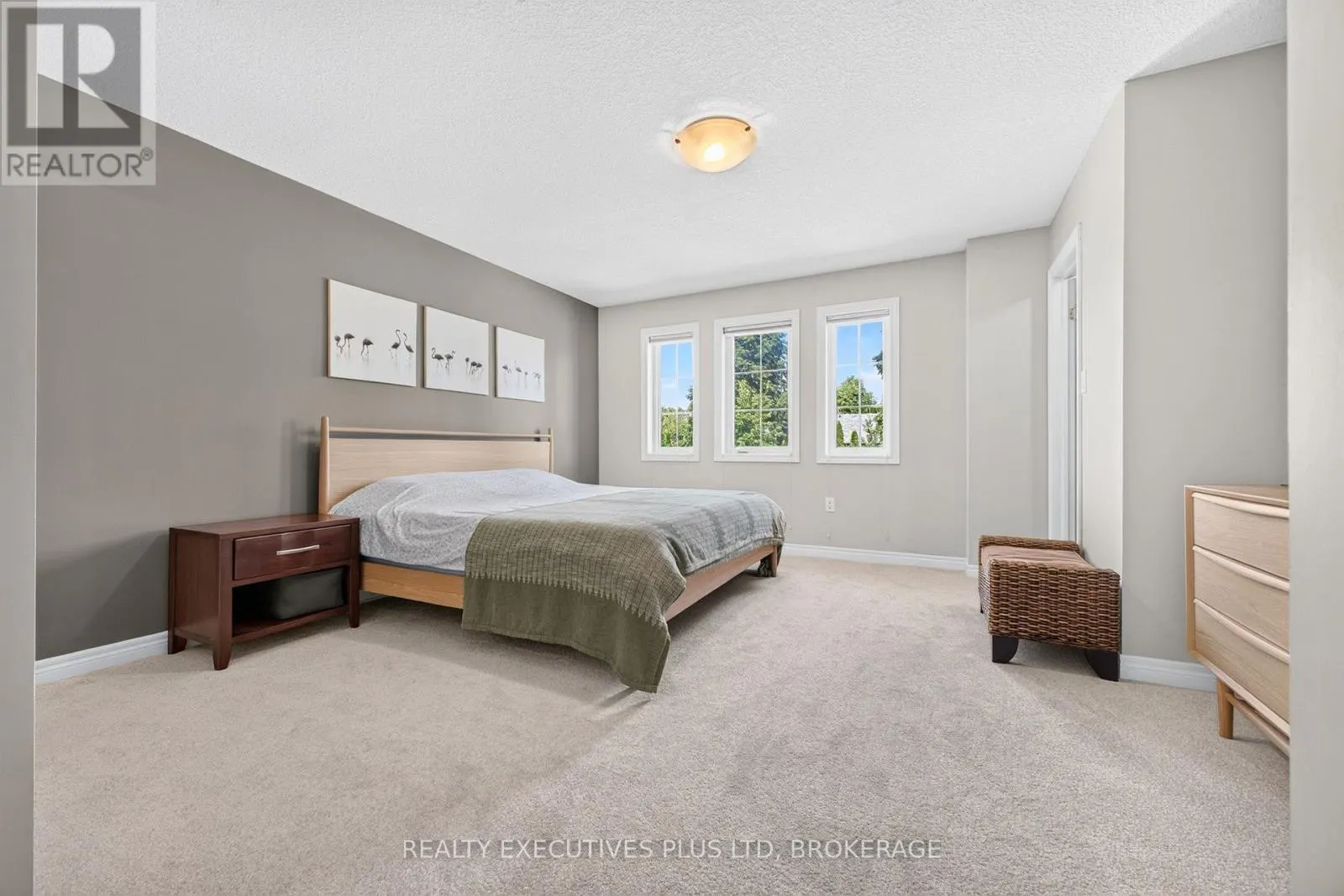 9 - 43 KERMAN AVENUE #9
