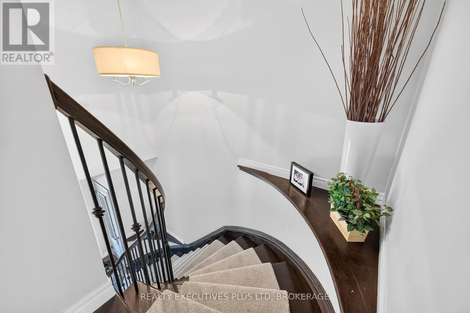 9 - 43 KERMAN AVENUE #9
