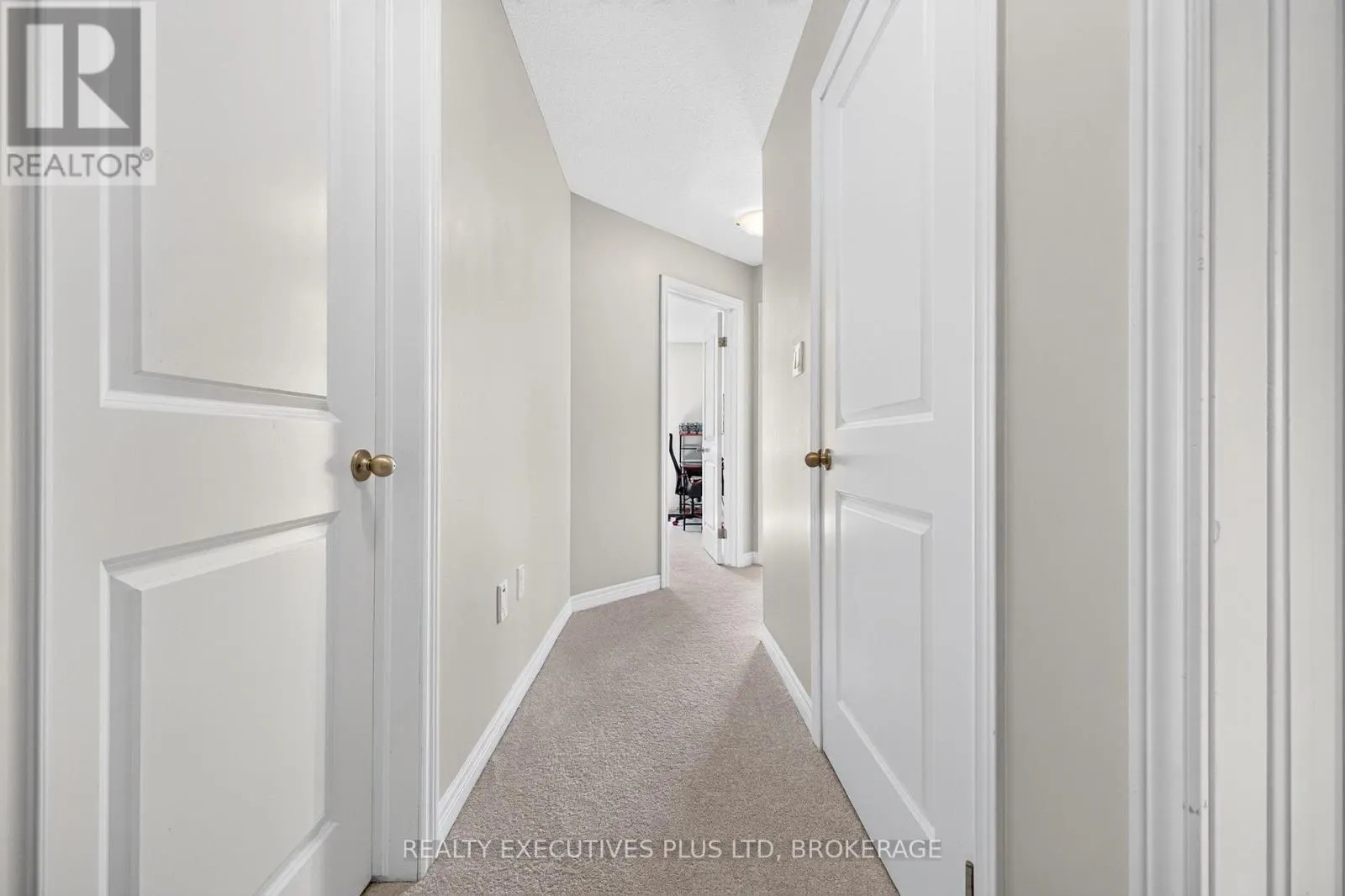 9 - 43 KERMAN AVENUE #9