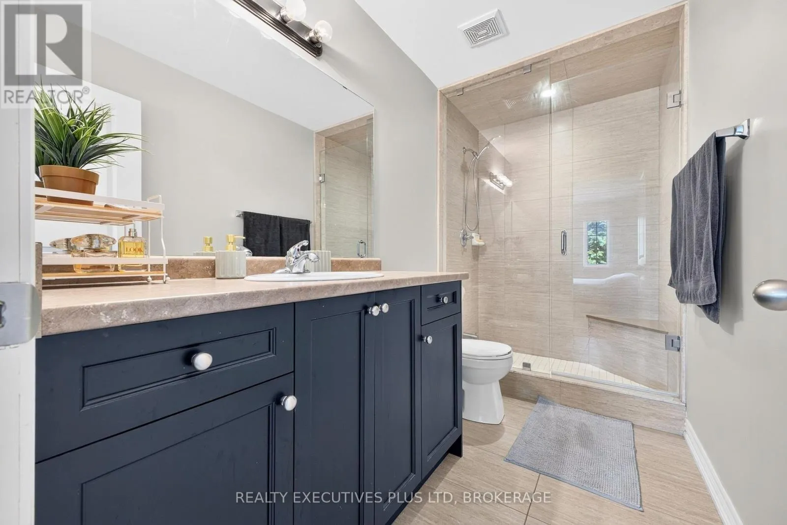 9 - 43 KERMAN AVENUE #9