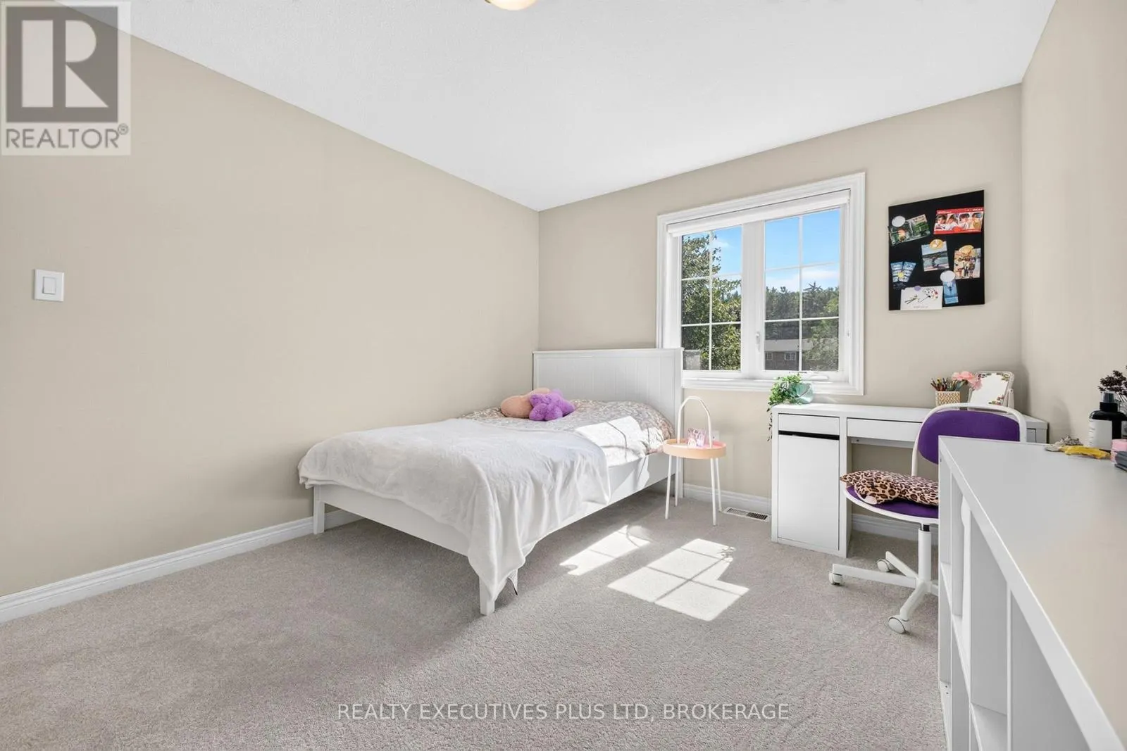 9 - 43 KERMAN AVENUE #9