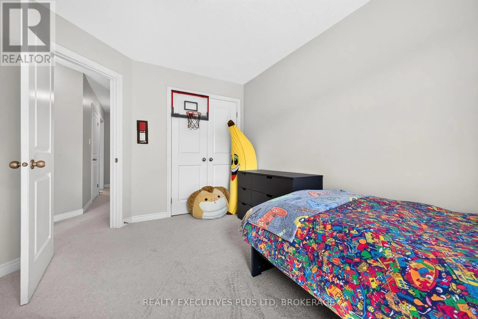 9 - 43 KERMAN AVENUE #9