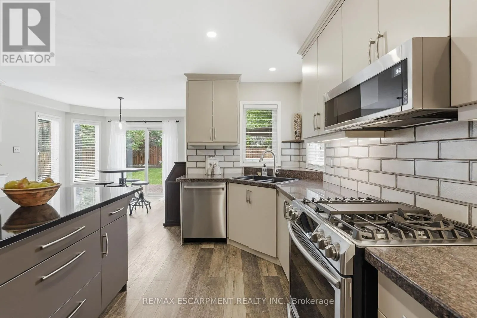 48 BRIDGEPORT CRESCENT