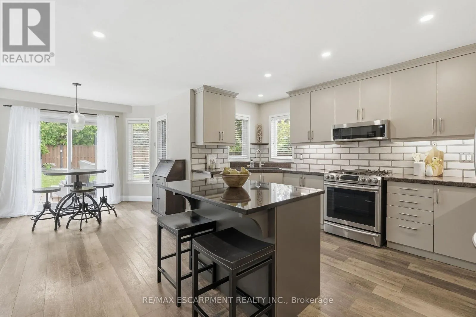 48 BRIDGEPORT CRESCENT