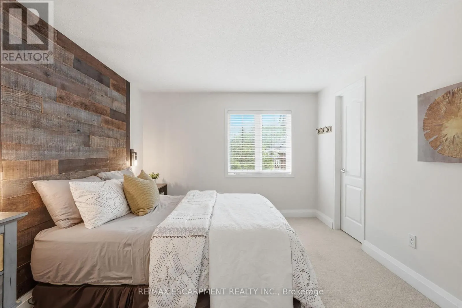 48 BRIDGEPORT CRESCENT