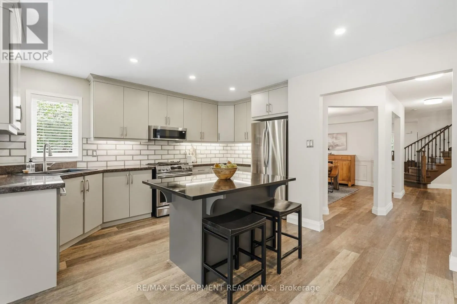 48 BRIDGEPORT CRESCENT