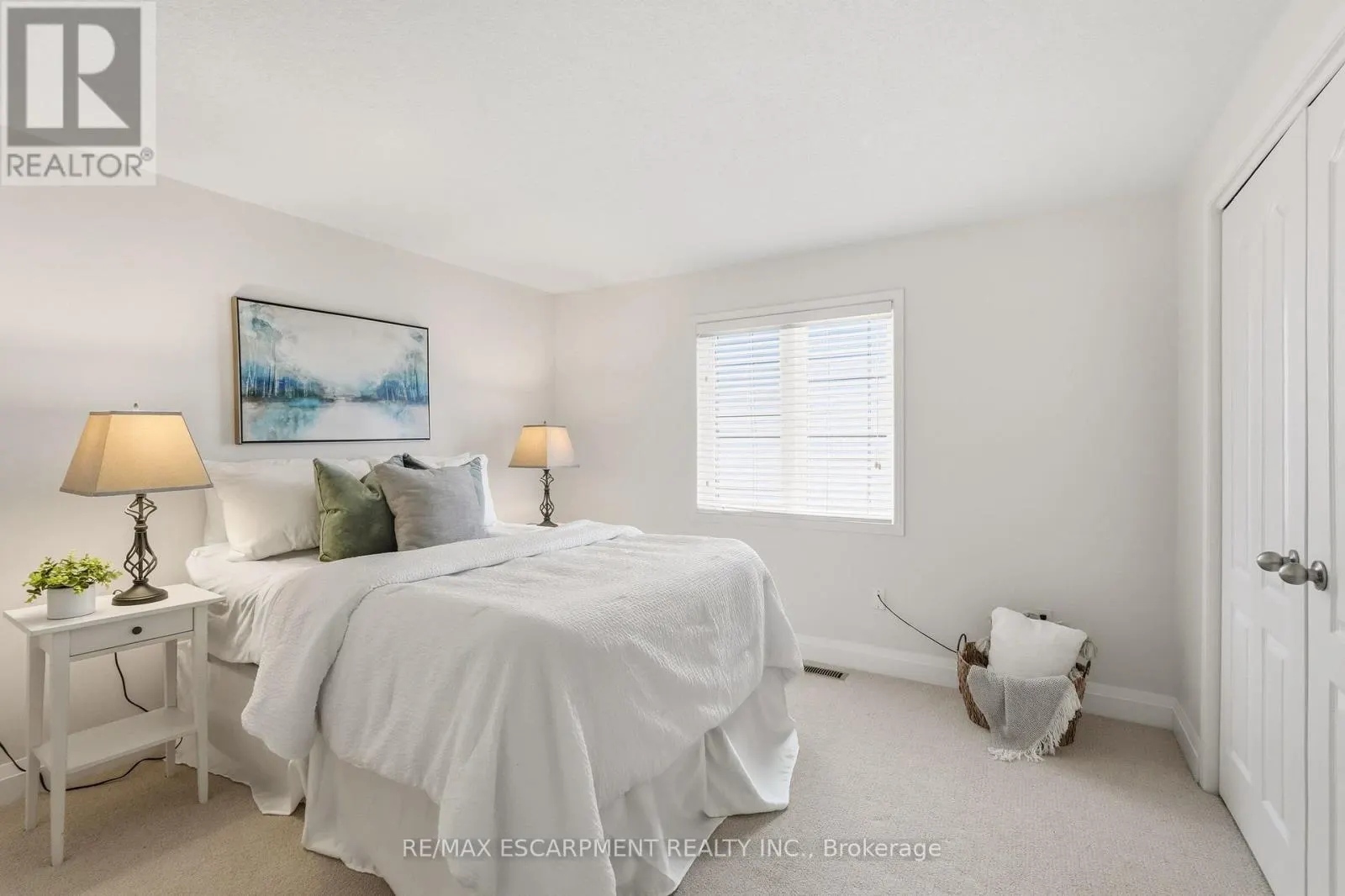 48 BRIDGEPORT CRESCENT