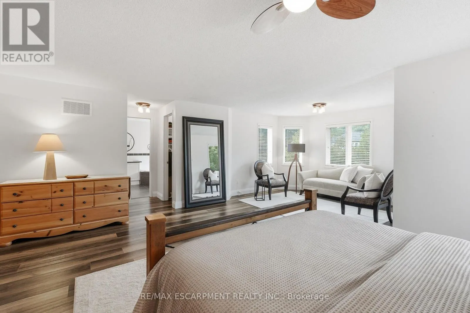 48 BRIDGEPORT CRESCENT