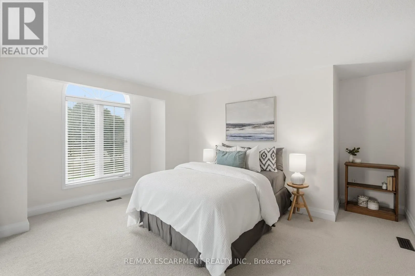 48 BRIDGEPORT CRESCENT