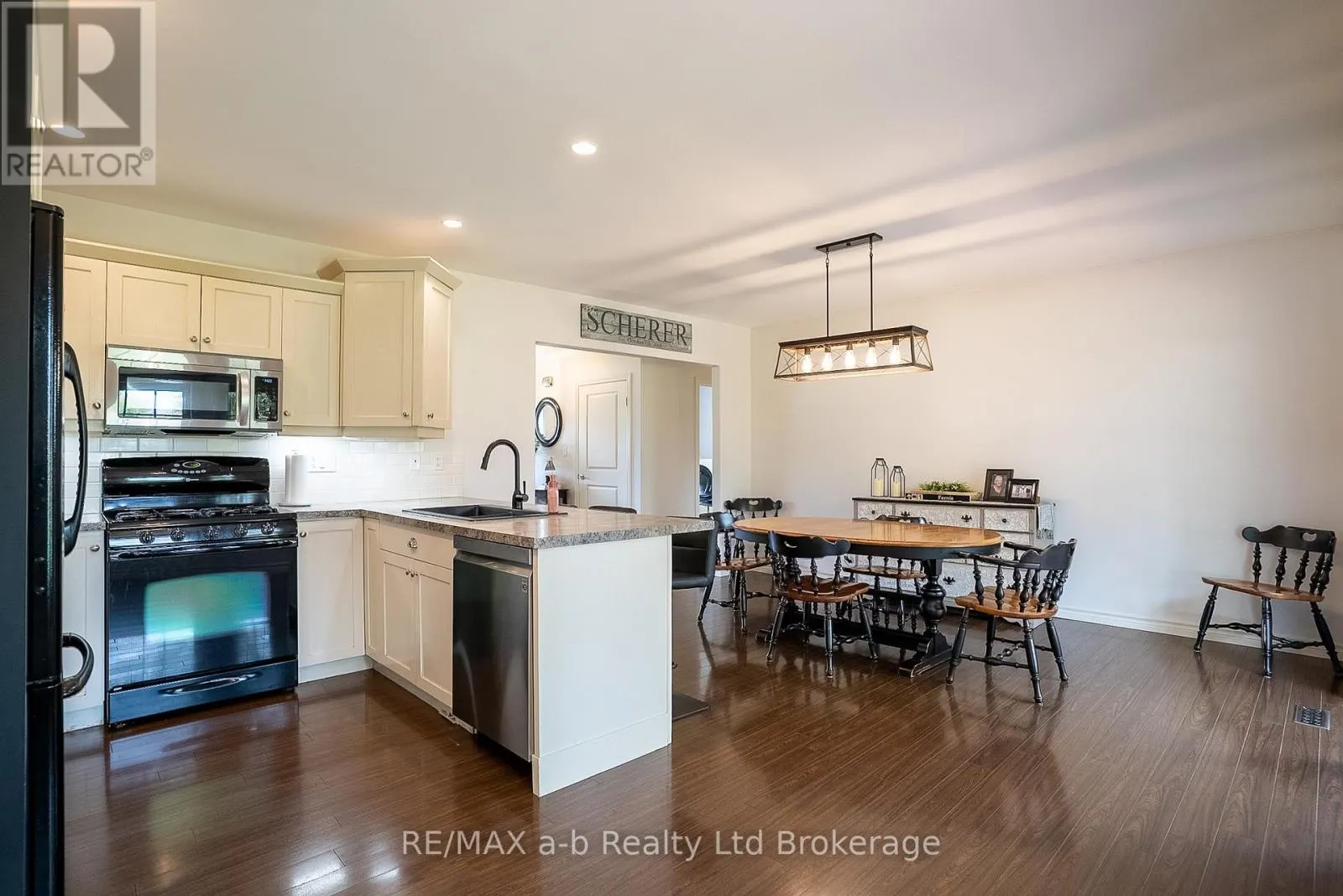 4 OTTERVIEW DRIVE