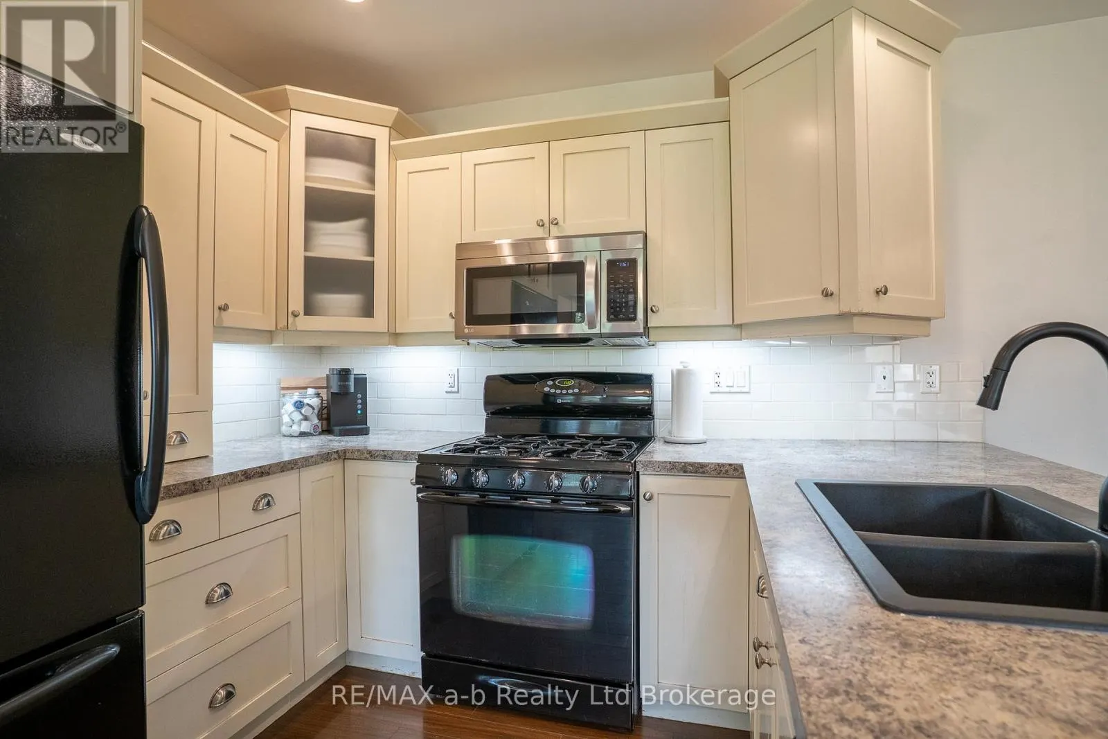 4 OTTERVIEW DRIVE