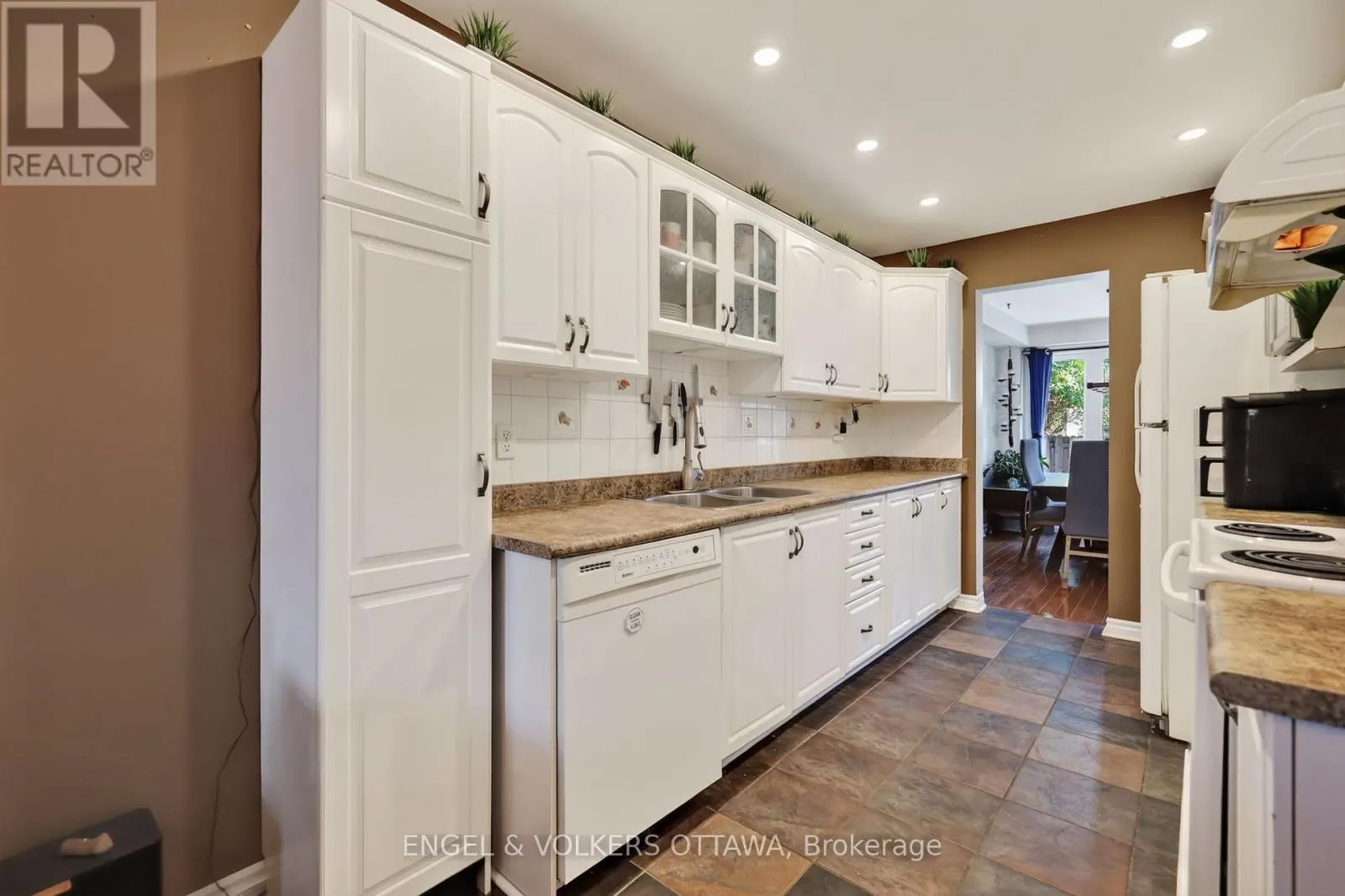 9 STREAMWOOD LANE