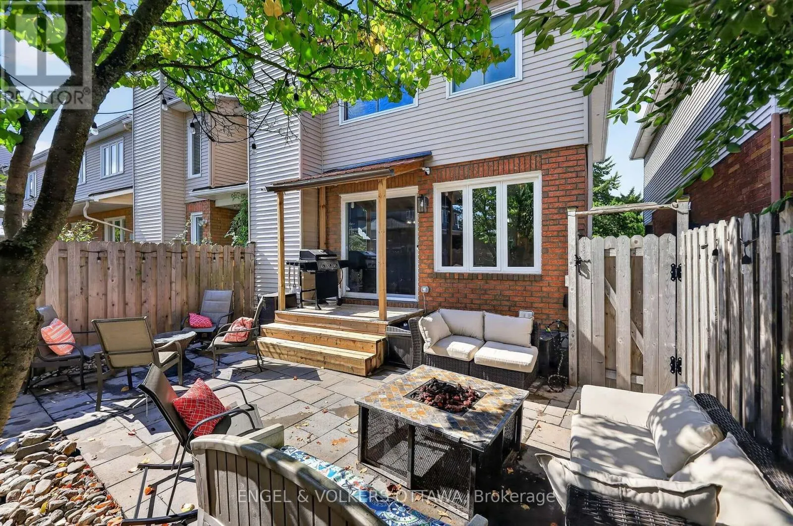 9 STREAMWOOD LANE