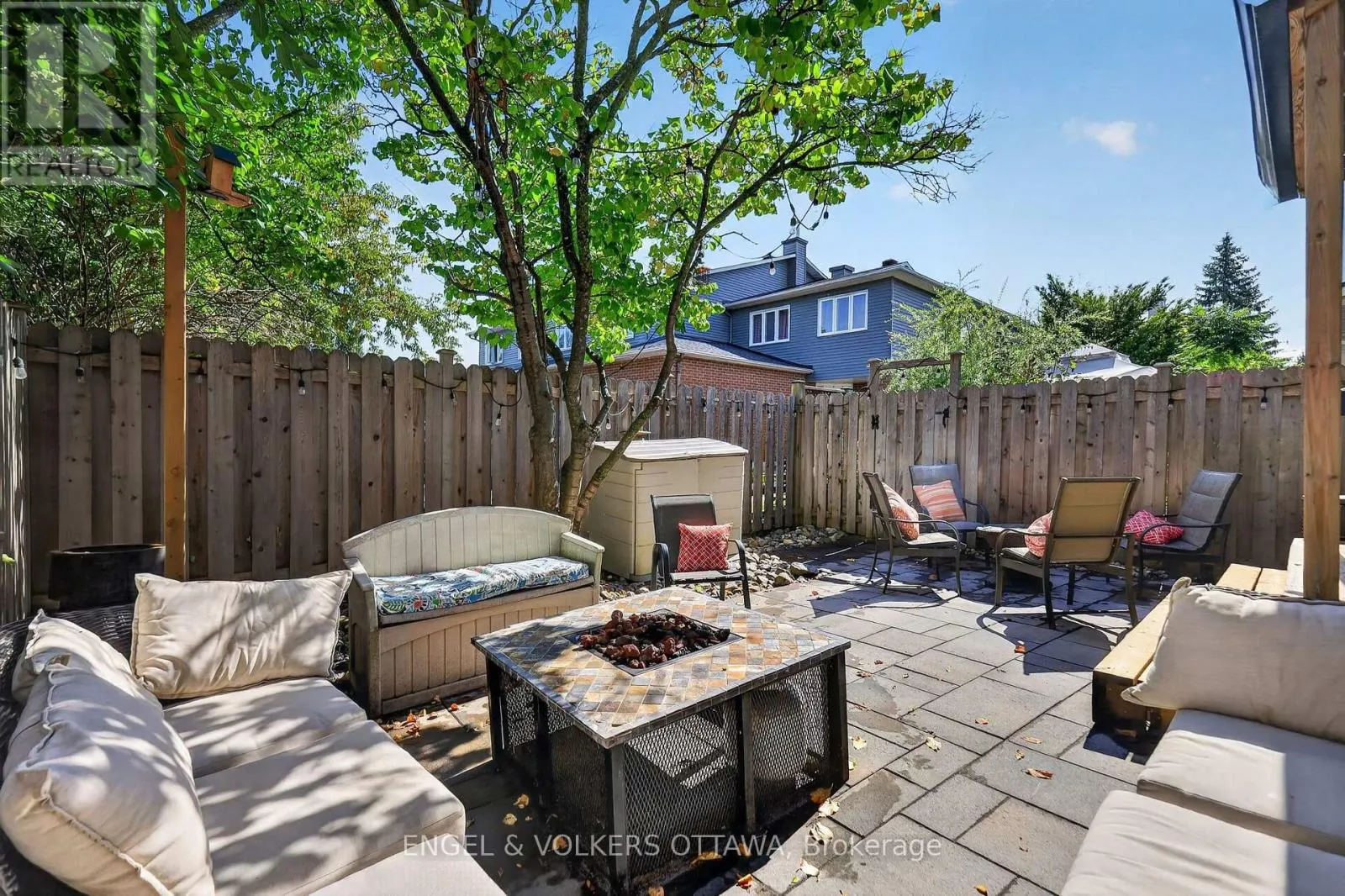 9 STREAMWOOD LANE