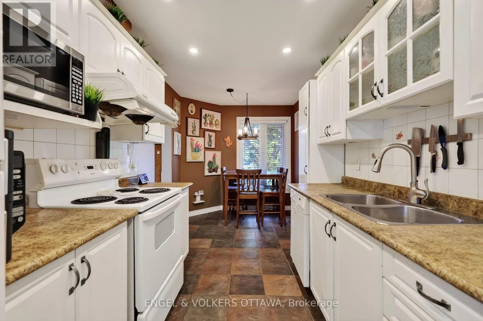 9 STREAMWOOD LANE
