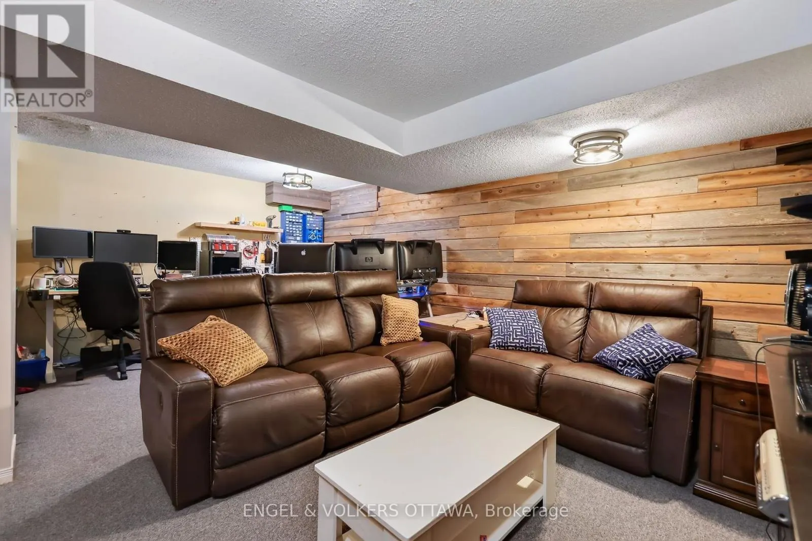 9 STREAMWOOD LANE