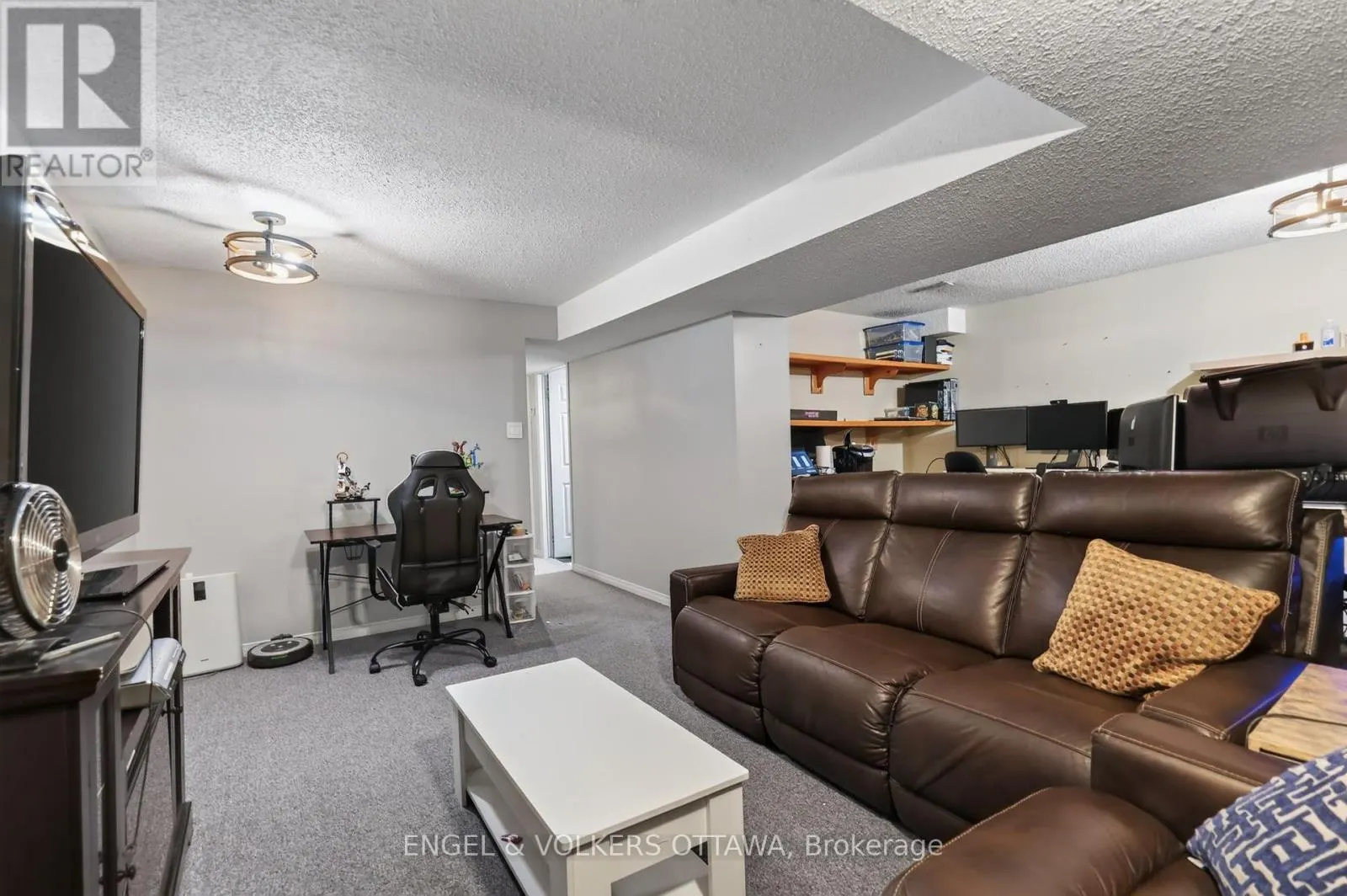 9 STREAMWOOD LANE