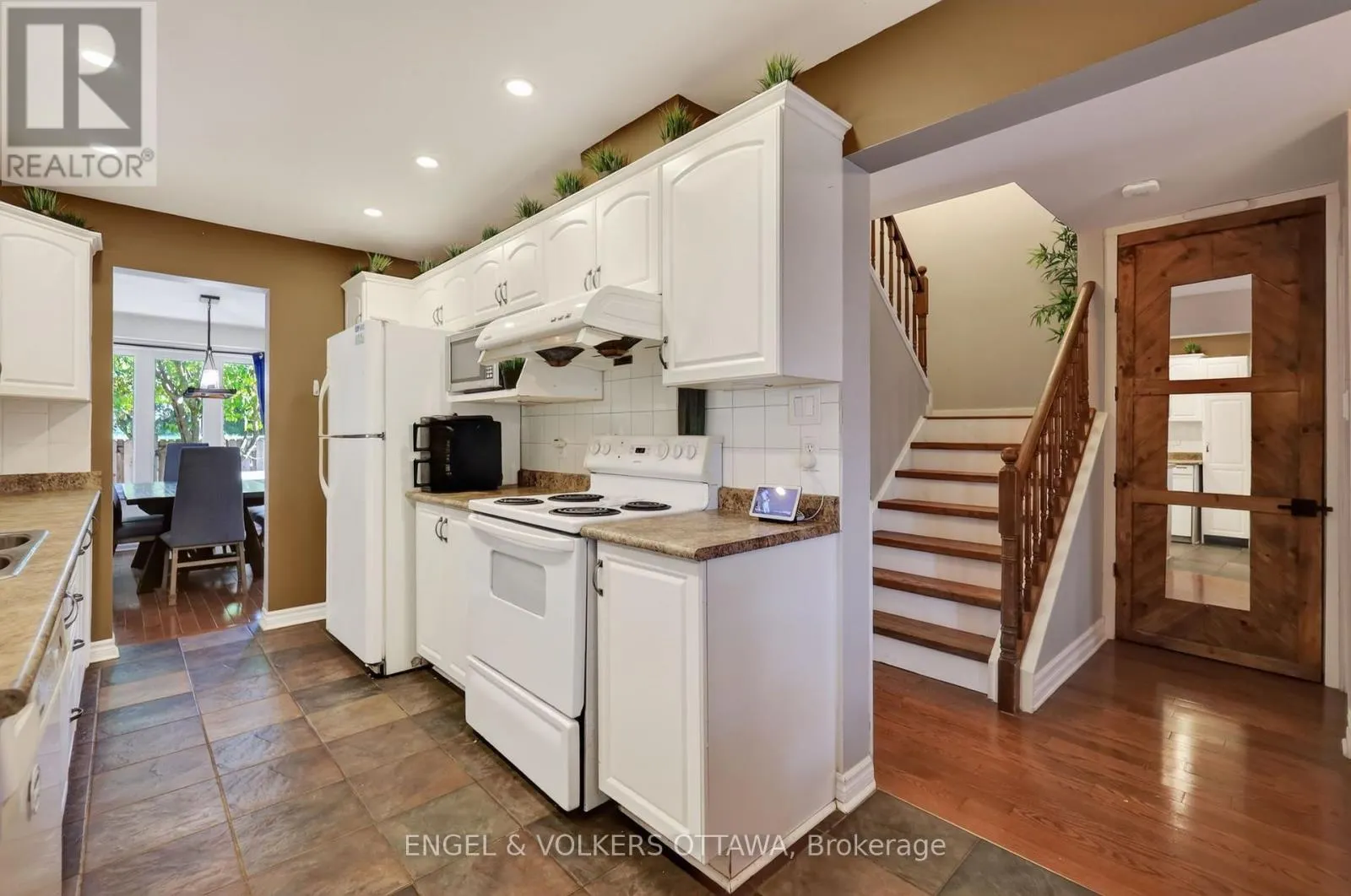 9 STREAMWOOD LANE