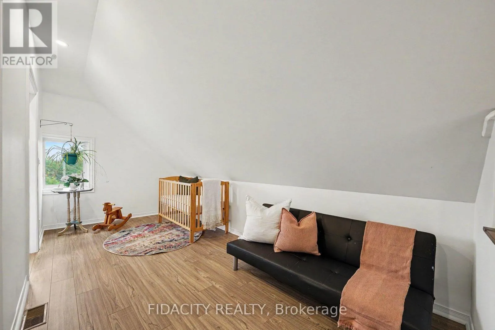 6811 FLEWELLYN ROAD