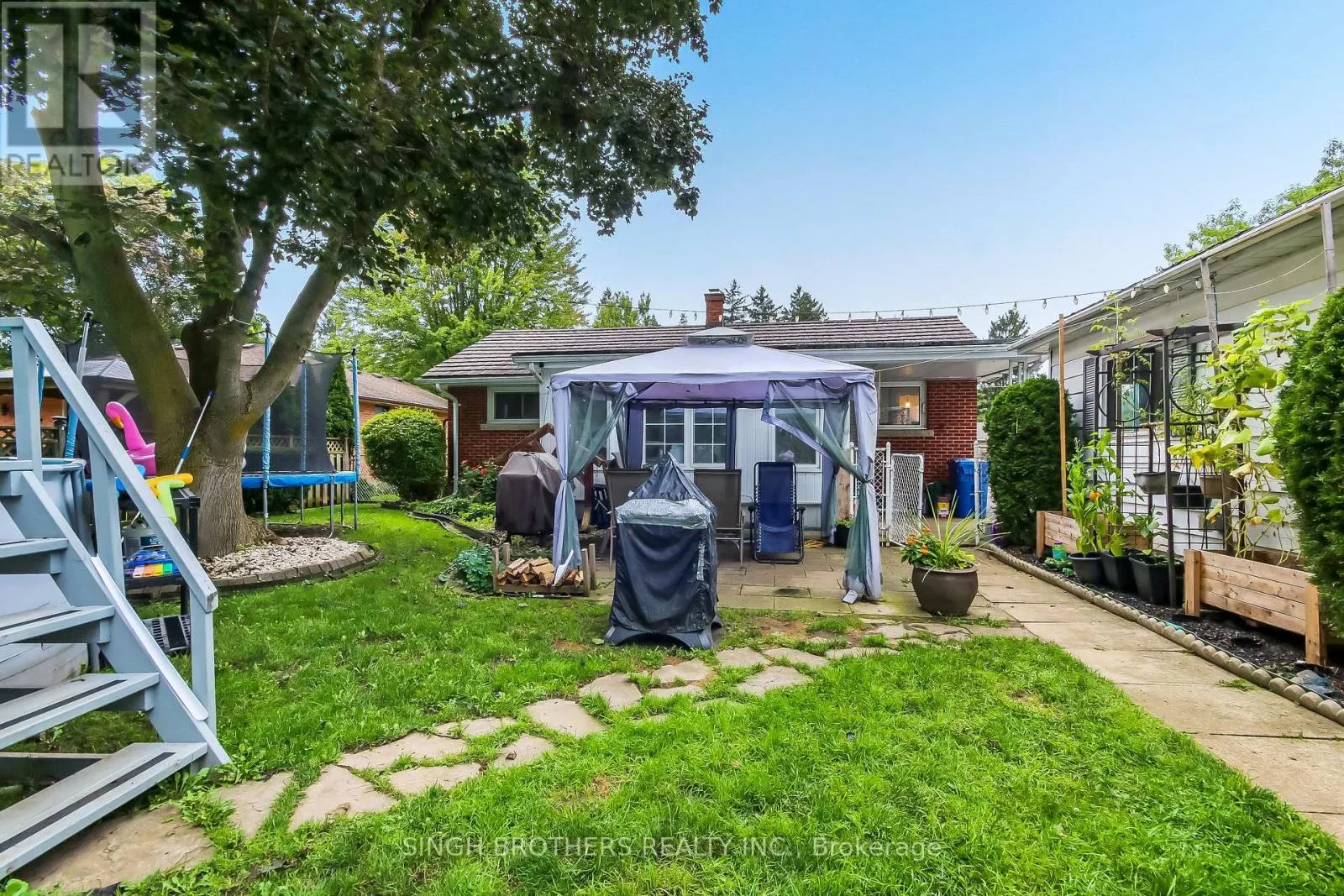 316 WILLOWGROVE CRESCENT