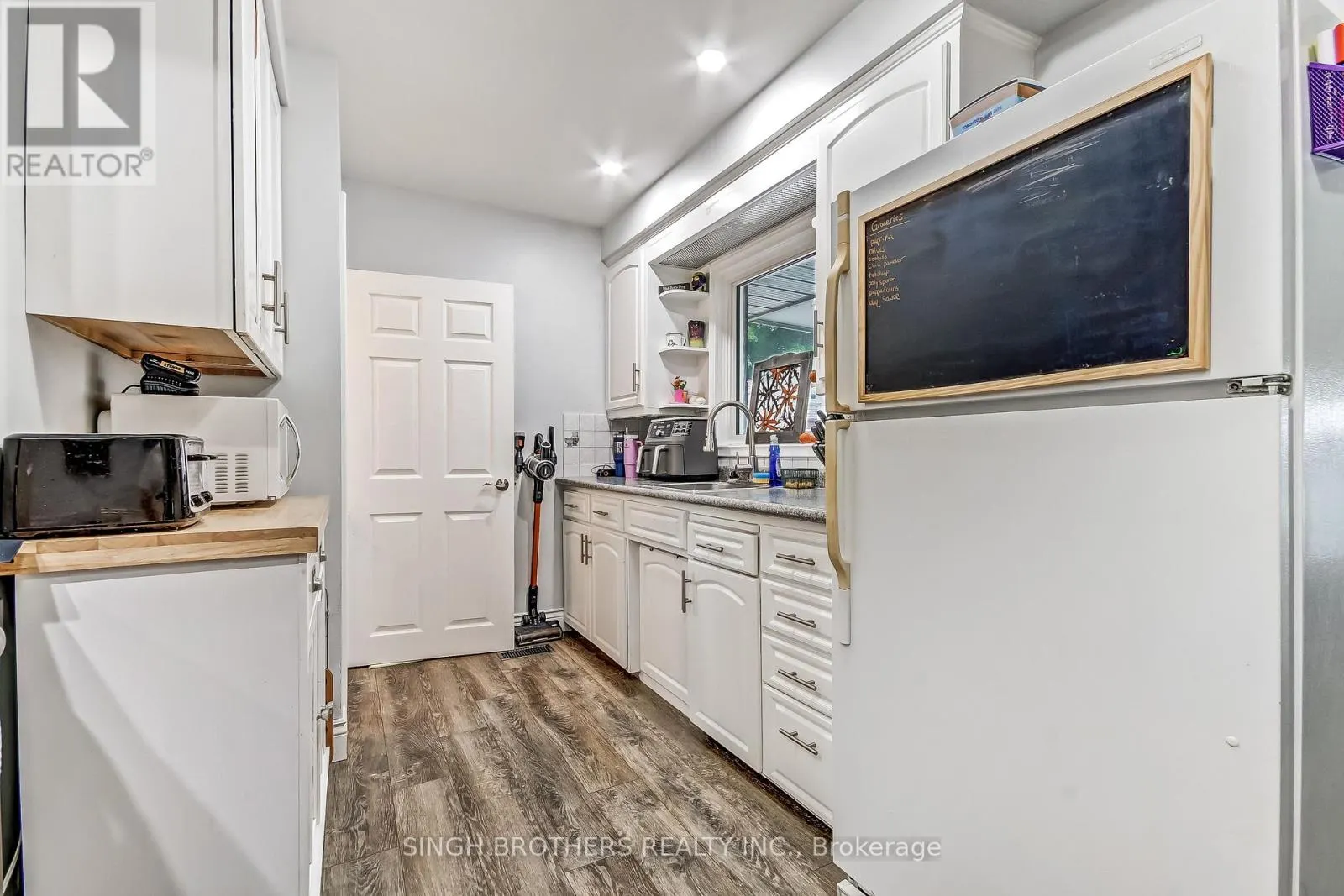 316 WILLOWGROVE CRESCENT