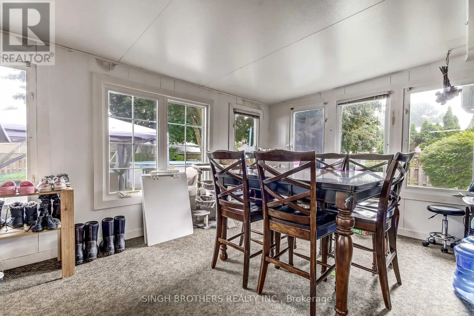 316 WILLOWGROVE CRESCENT