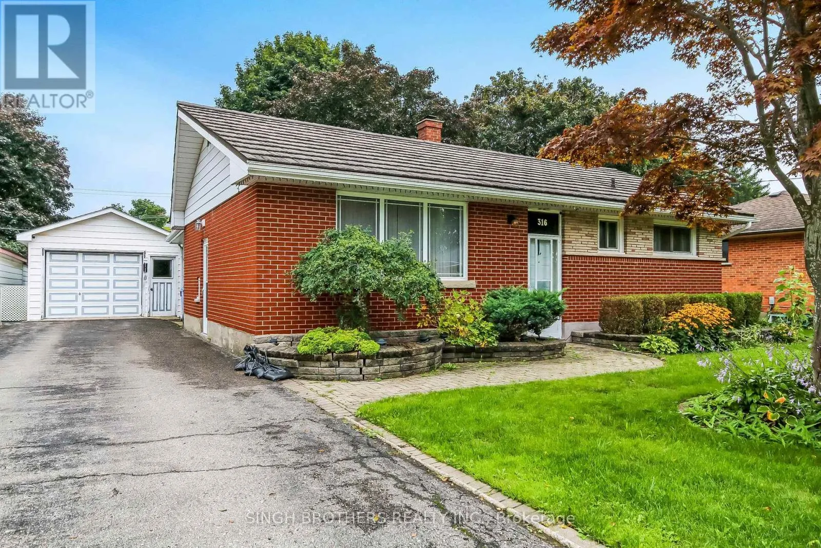 316 WILLOWGROVE CRESCENT