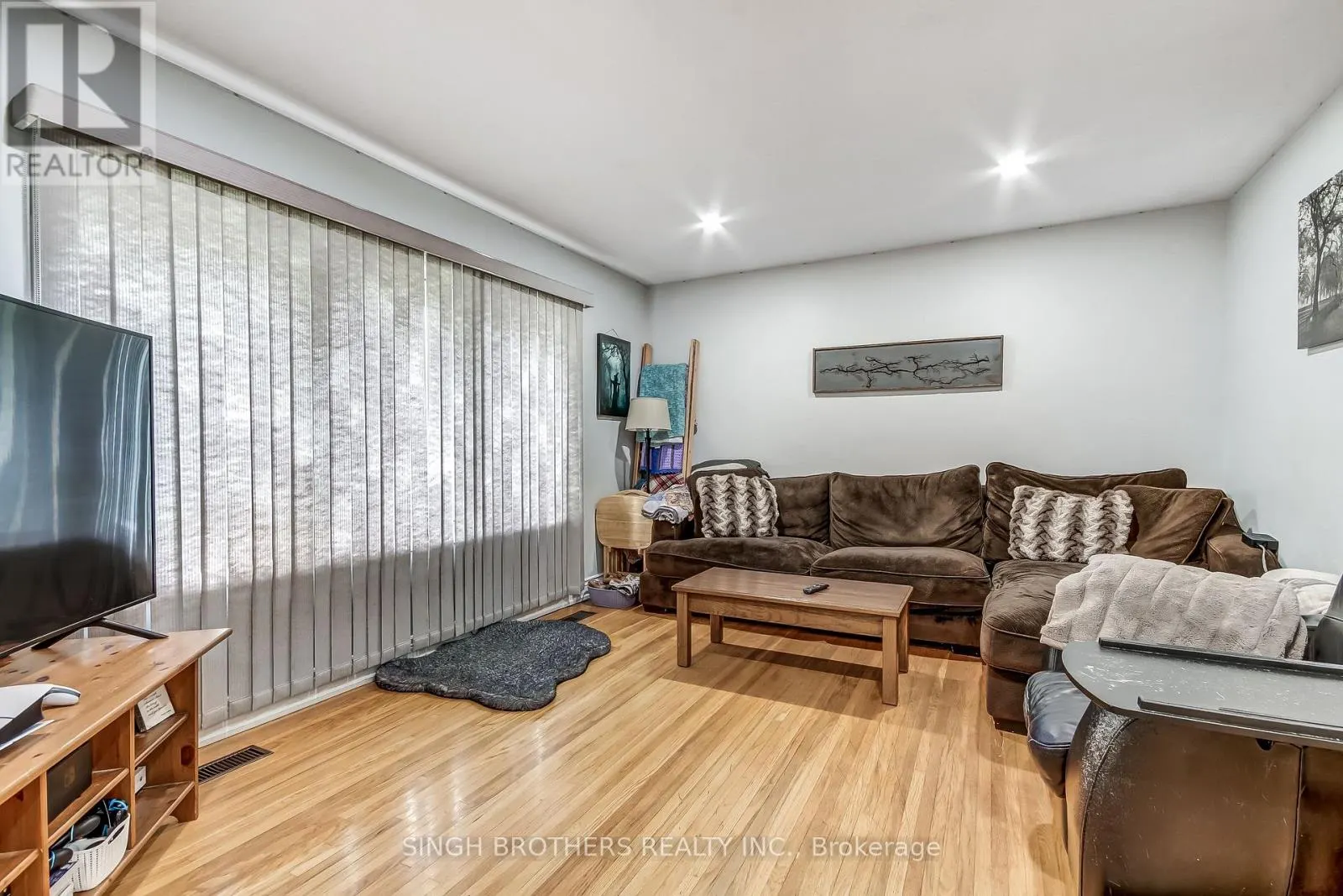 316 WILLOWGROVE CRESCENT