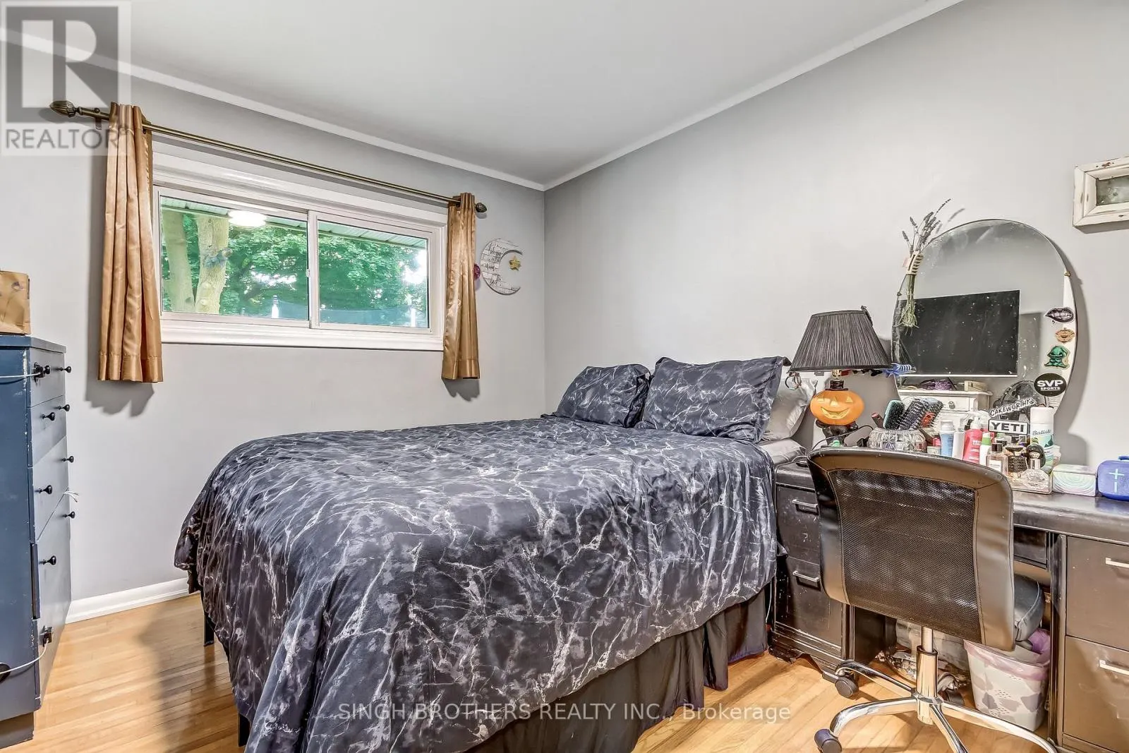 316 WILLOWGROVE CRESCENT